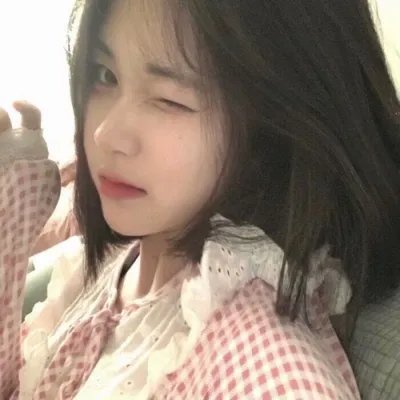 碧窗艳影